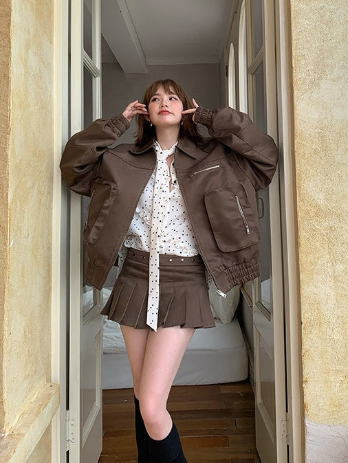 Outillage grande veste de poche et super mini-jupe plissée