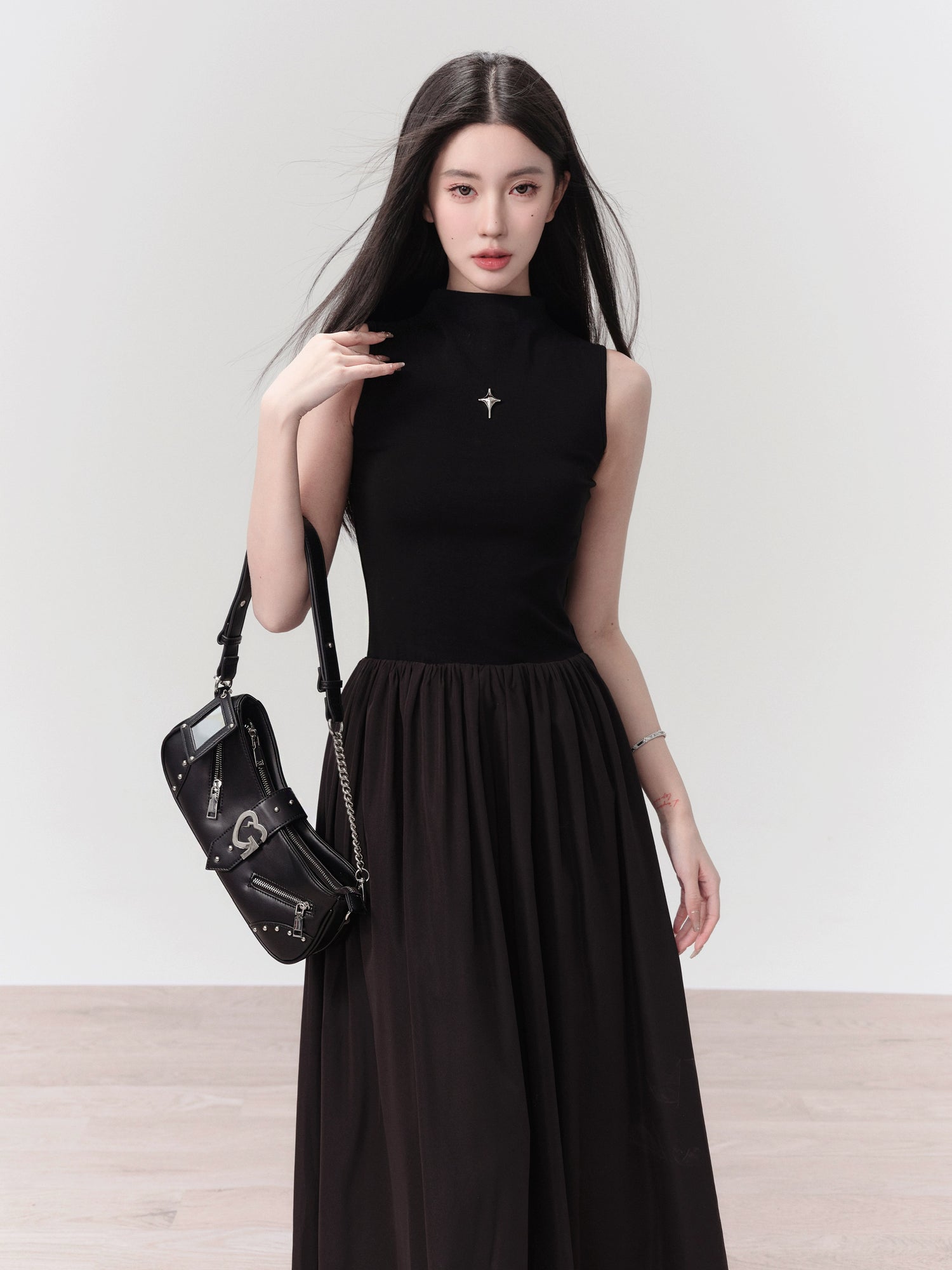 Bottle-neck Splicing Design Sleeveless Dress ARCANA ARCHIVE Bottle-neck Splicing Design Sleeveless Dress ARCANA ARCHIVE