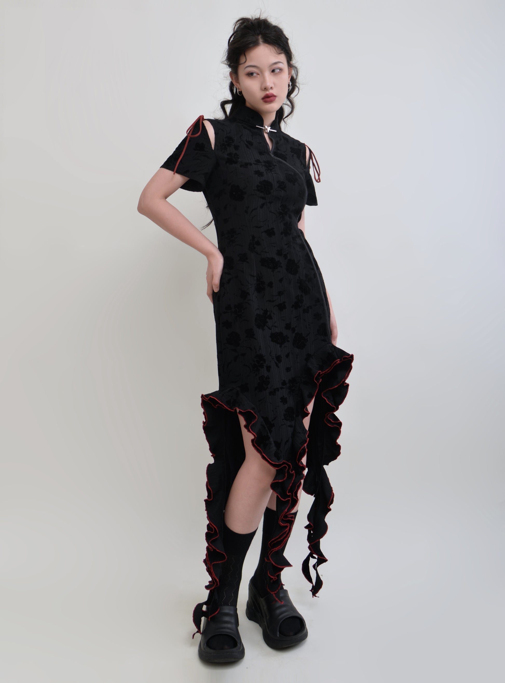 Neues chinesisches Stil unregelmäßiger Frill Saum Kleid