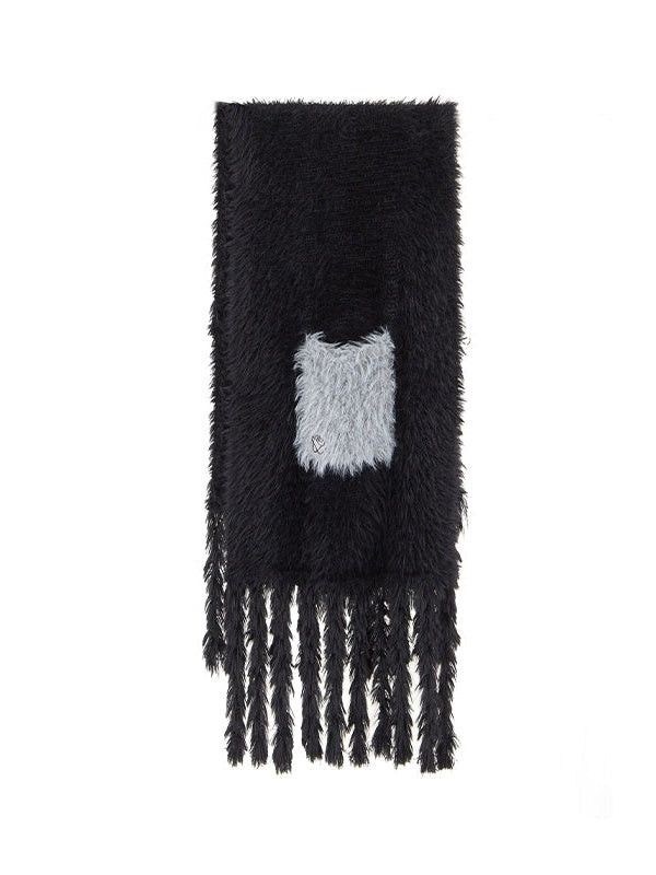 Contrast Pocket Tassel Muffler