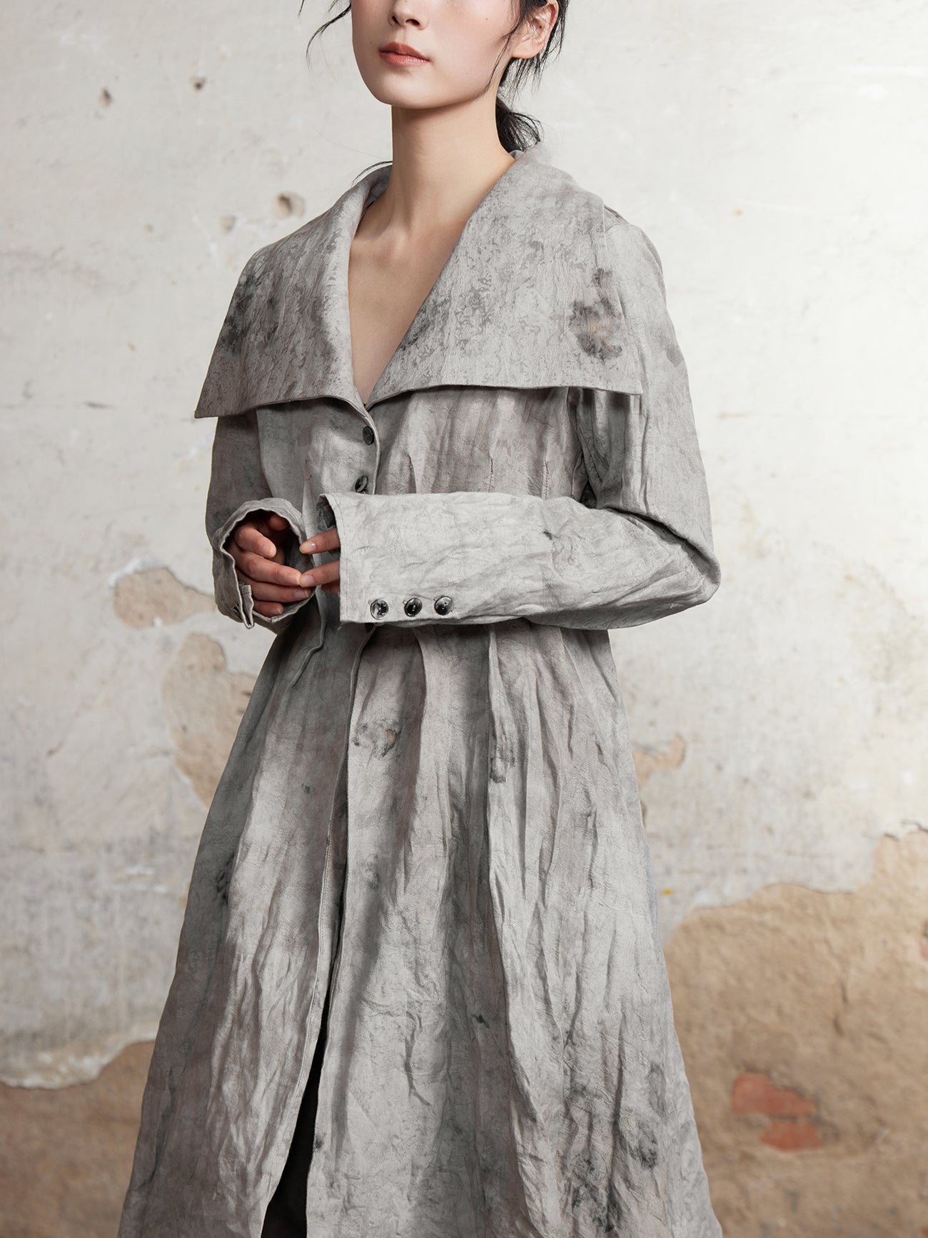 Plant-dyed Pleated Textured Lapel Long Coat