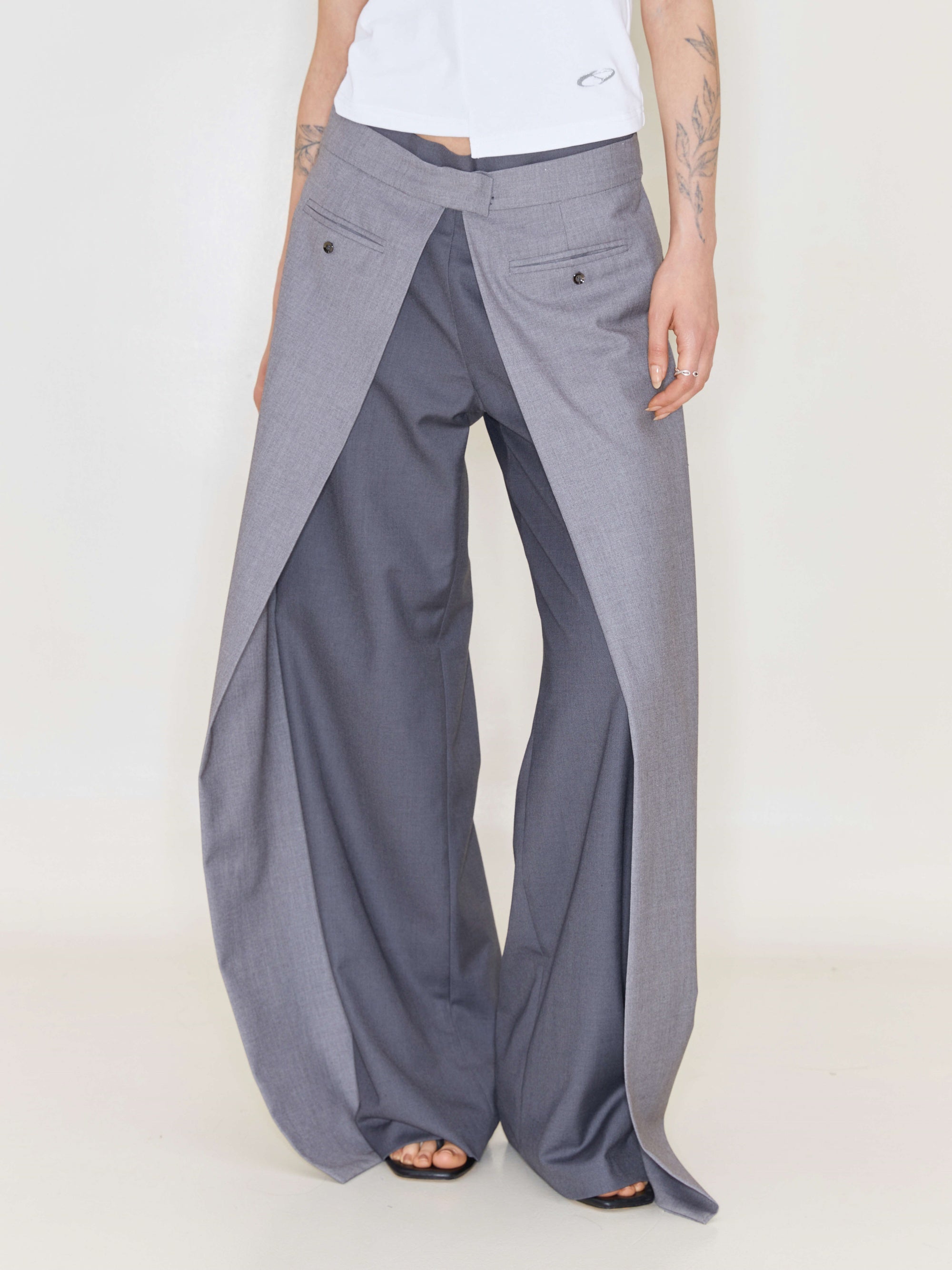 Pantalon large plissé à la taille