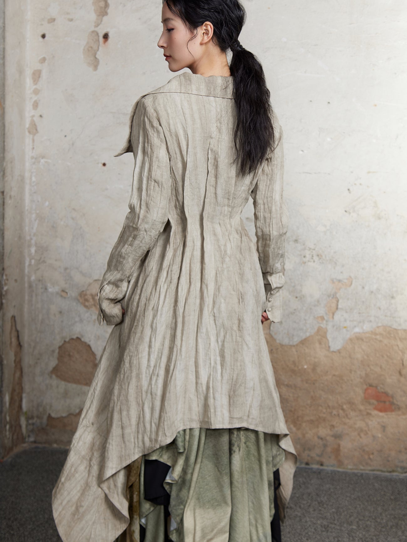 Plant-dyed Pleated Textured Lapel Long Coat