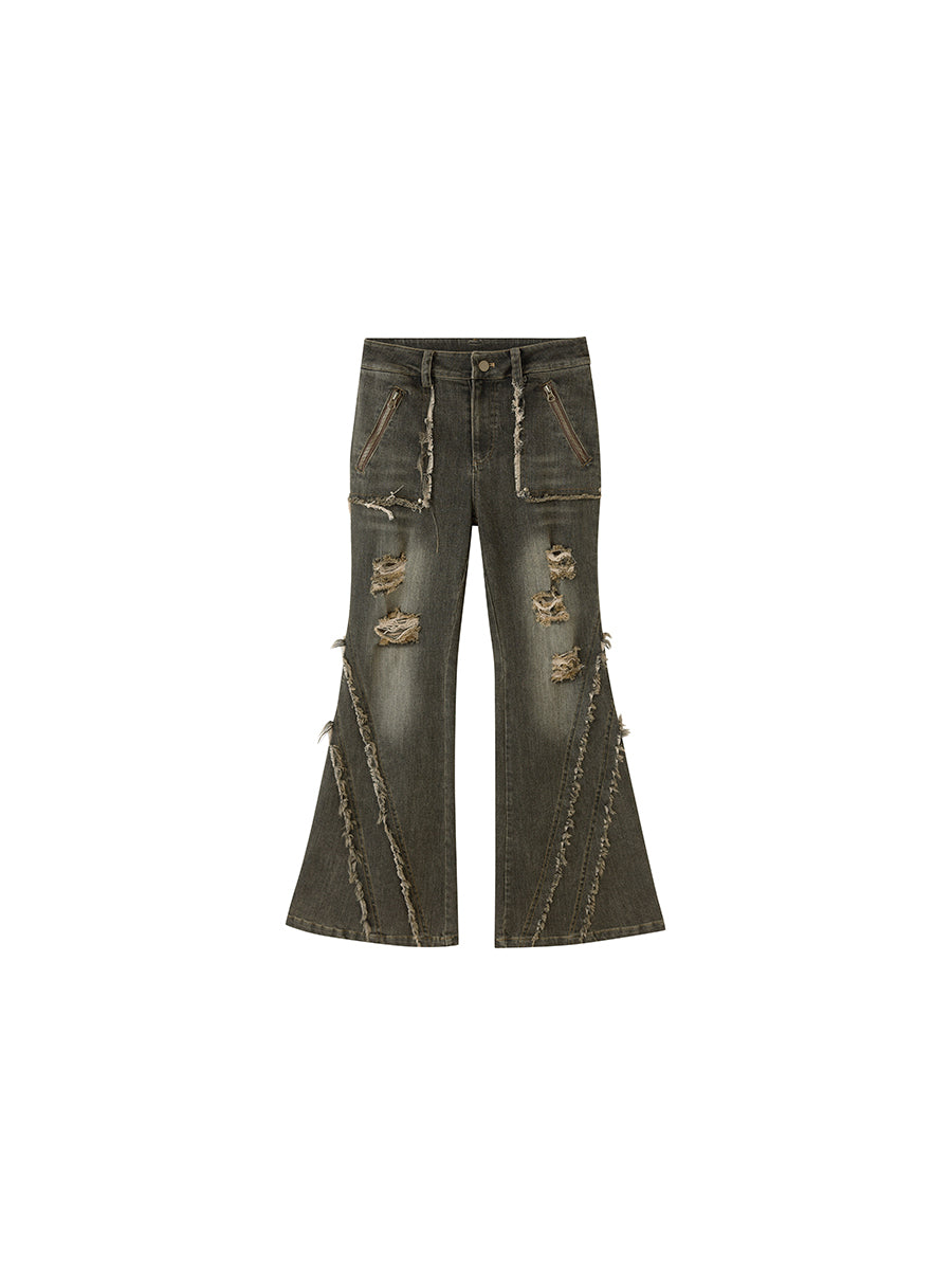 Gewaschene Denimhose mit verzweifeltem Loch untere