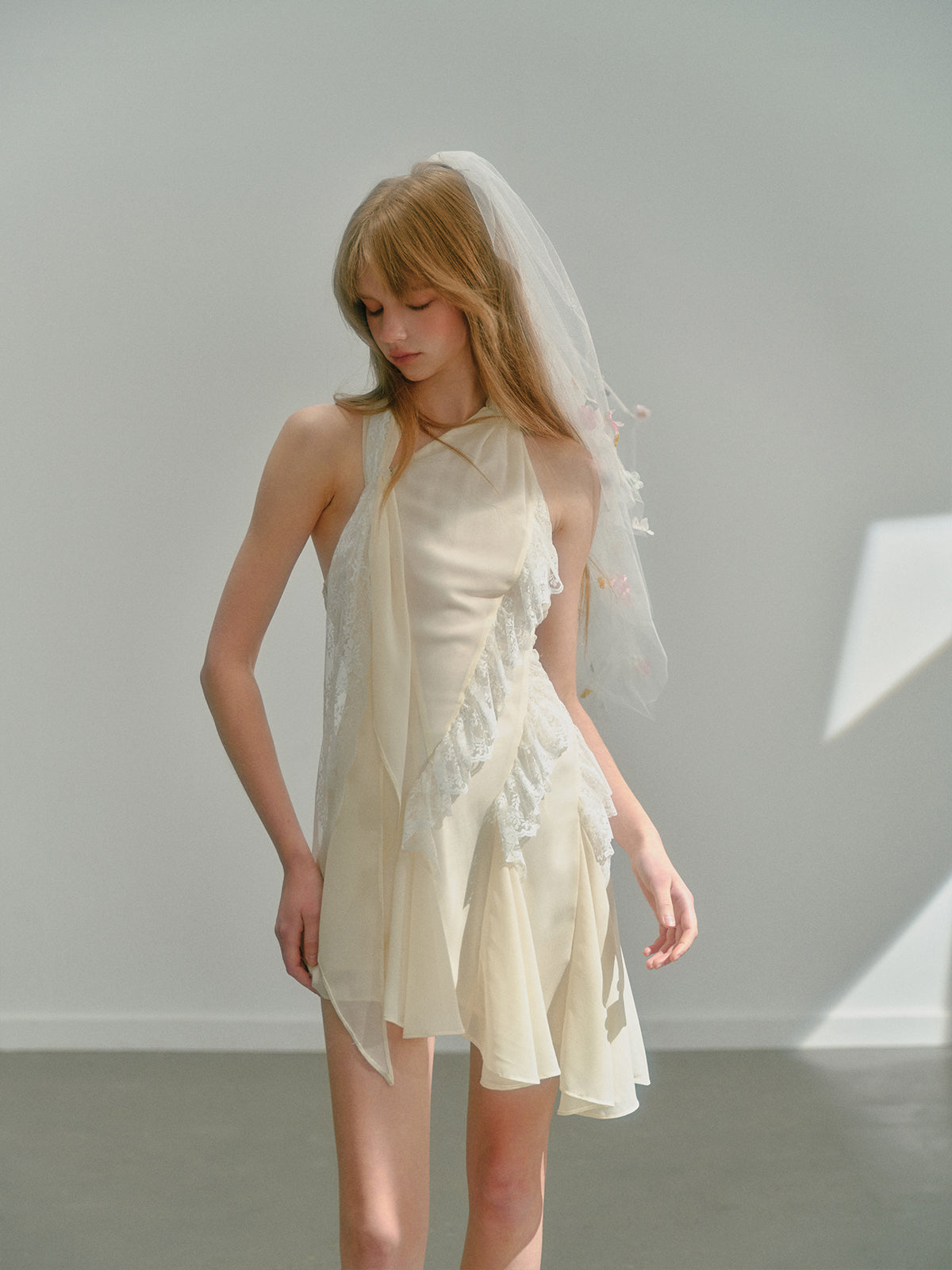 리본 불규칙한 대각선 레이스 Halterneck Chiffon 드레스
