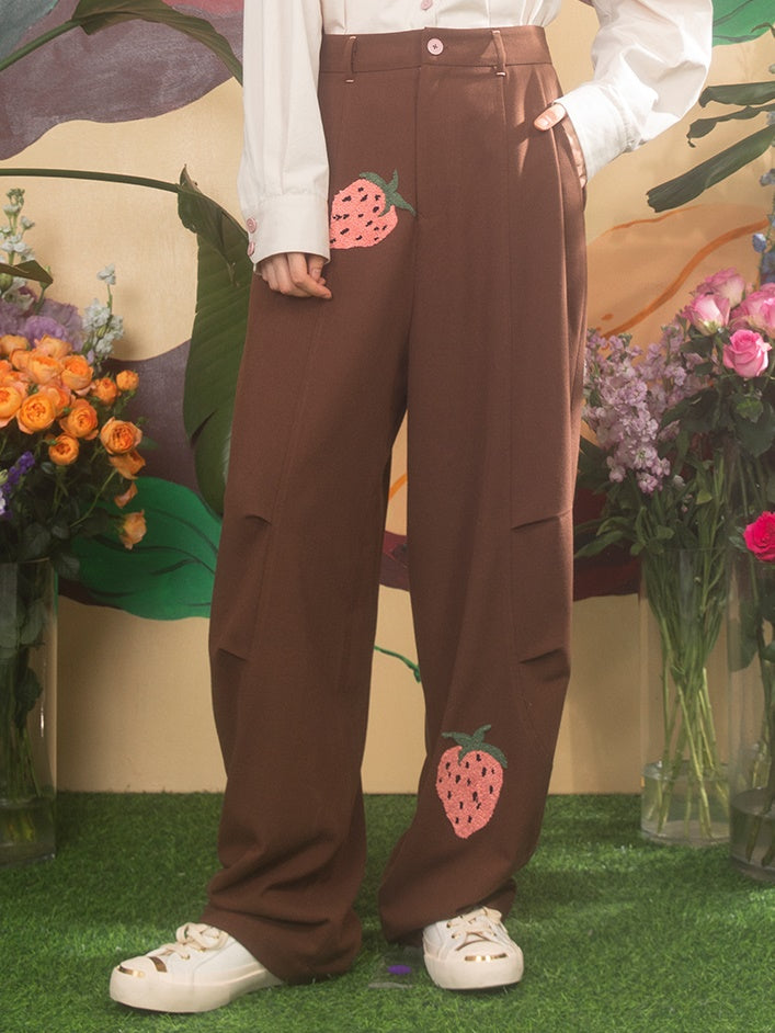 Pantalon lâche brodé de fraises rétro