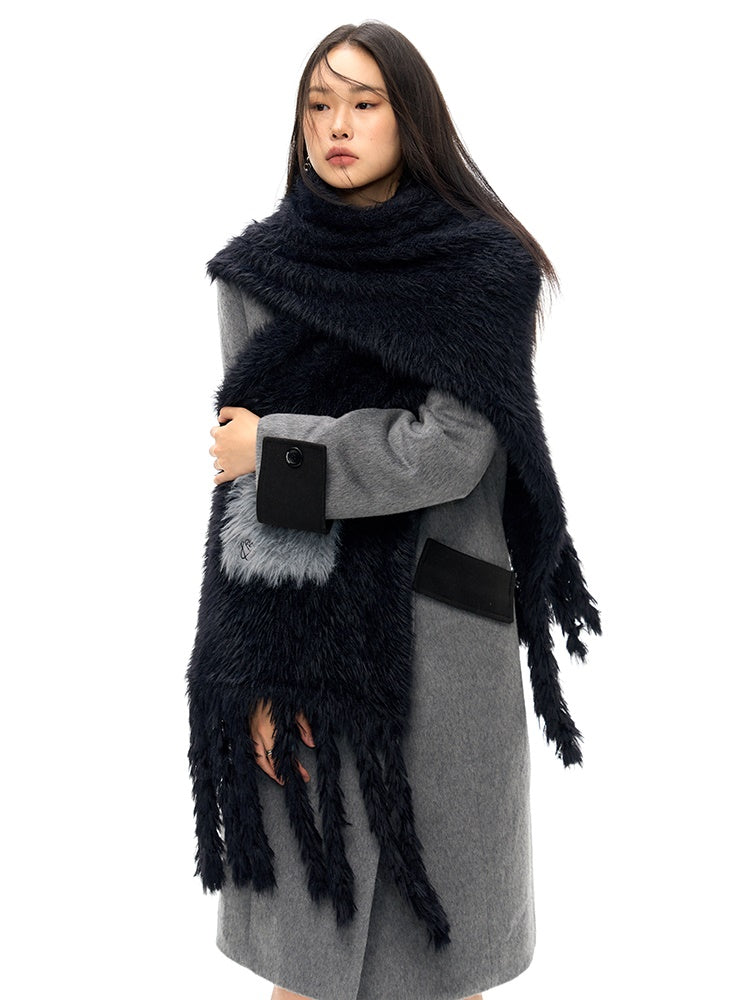 Contrast Pocket Tassel Muffler