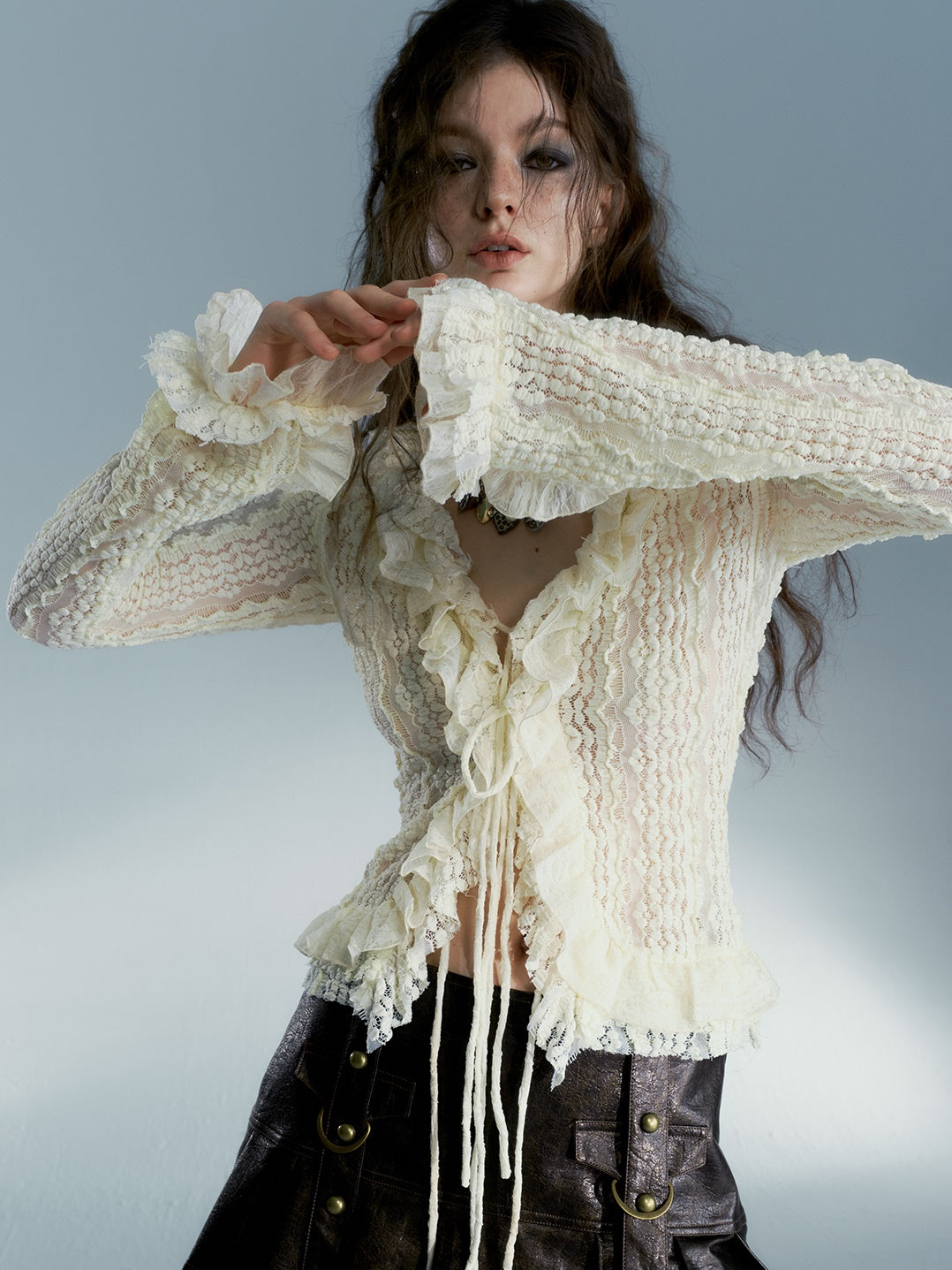 Cardigan de la chemise à volants en dentelle