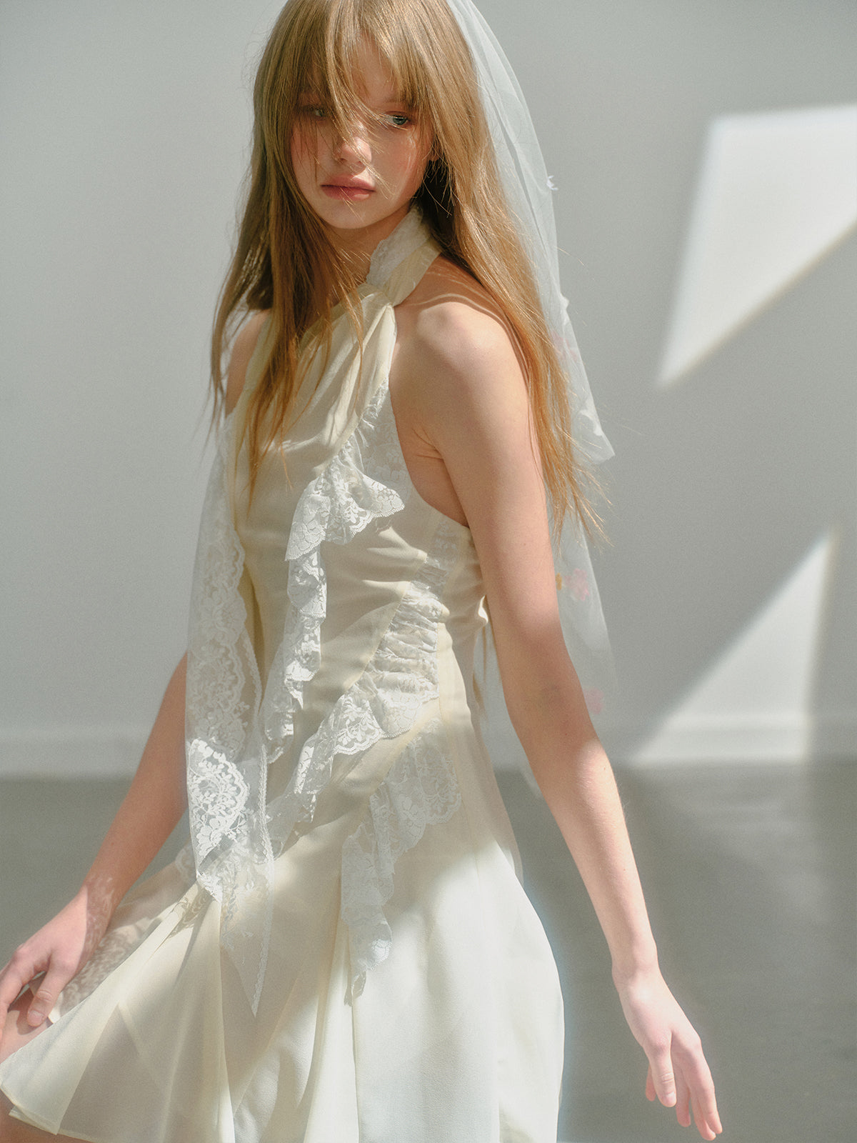 리본 불규칙한 대각선 레이스 Halterneck Chiffon 드레스