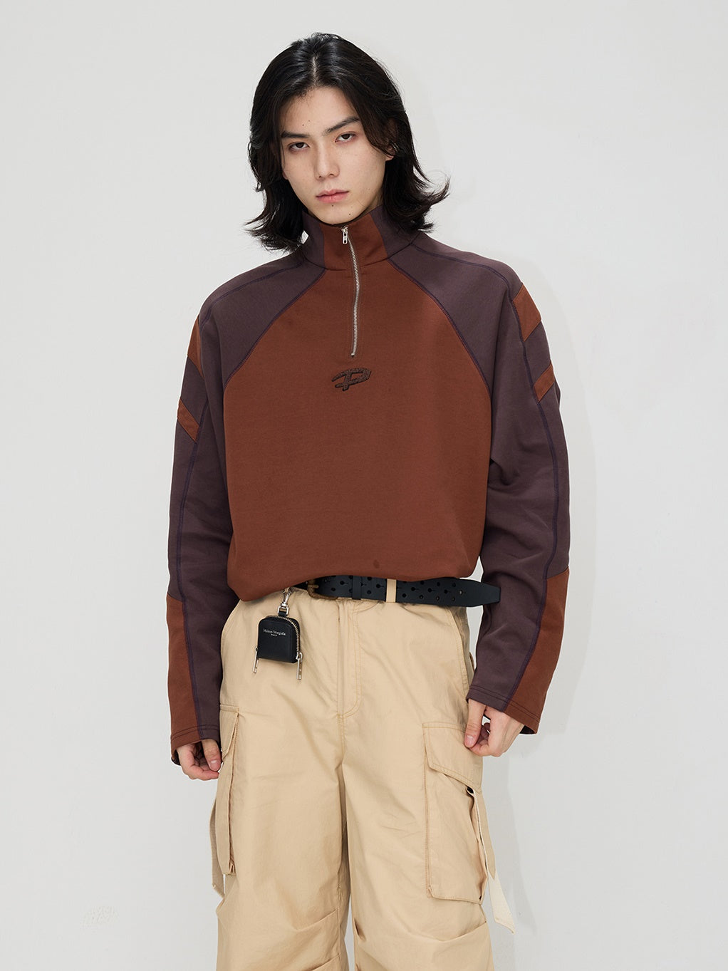 Logo-Stand-Collar-Farbpatchwork Pullover