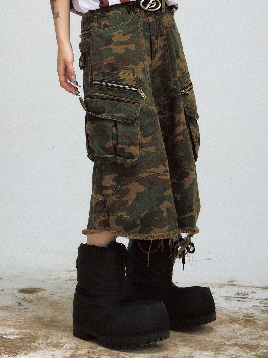 Camouflage Raw Edge Straight Work Cropped Pants