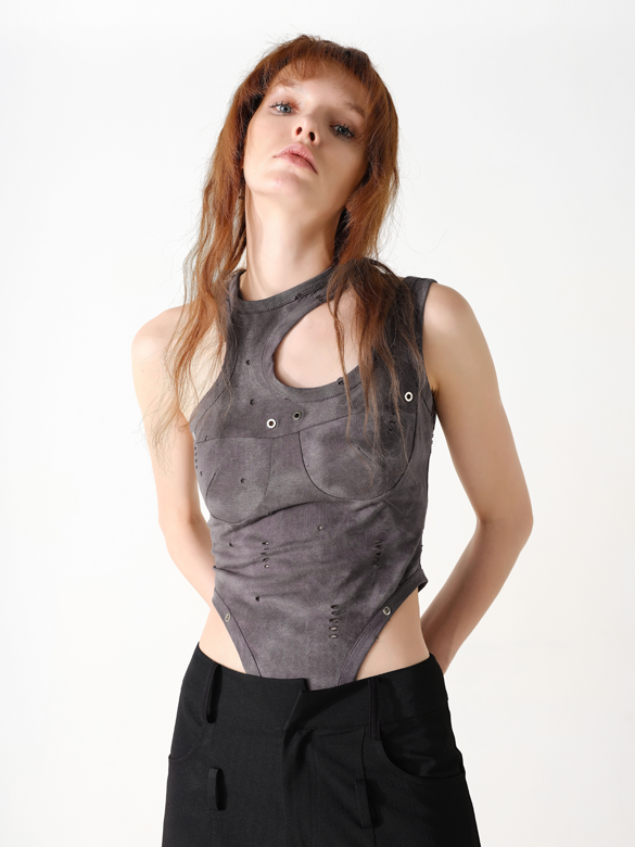 Cropped Slim Design T-shirt &amp; Cut-out All-in-one