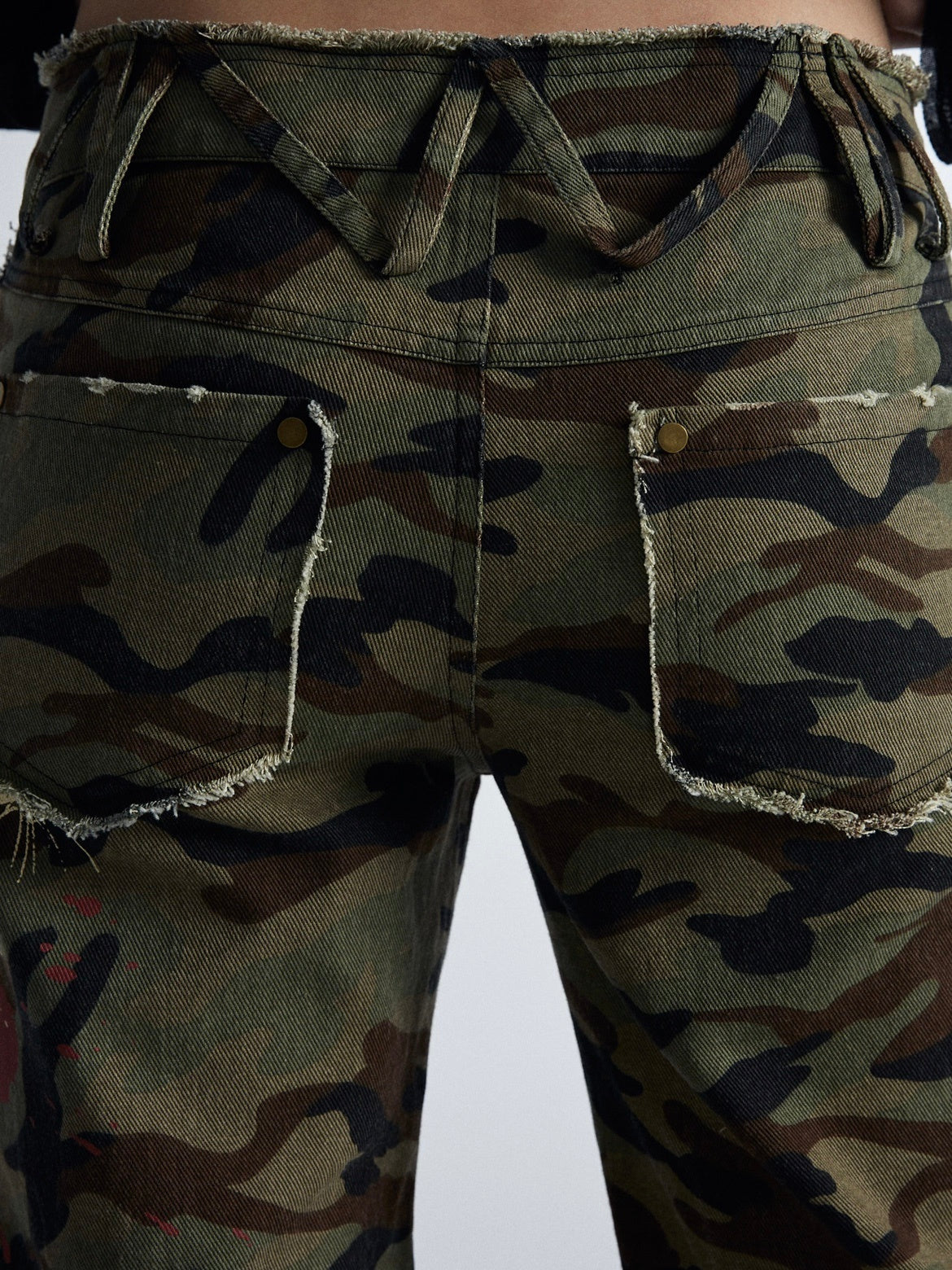 Pantalon évasé de camouflage à faible taille