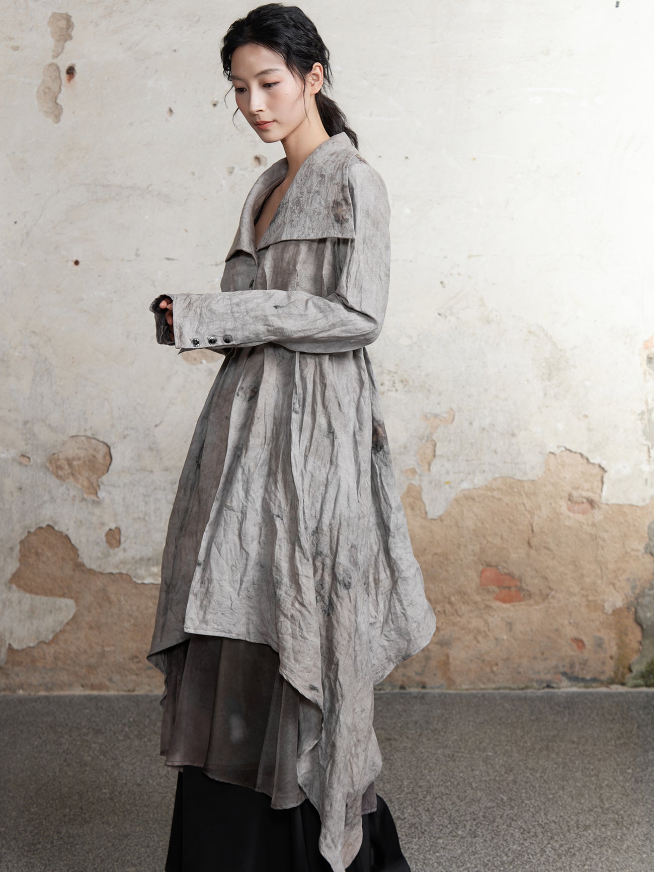 Plant-dyed Pleated Textured Lapel Long Coat