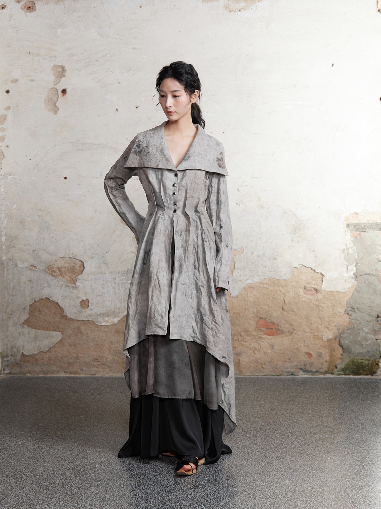 Plant-dyed Pleated Textured Lapel Long Coat