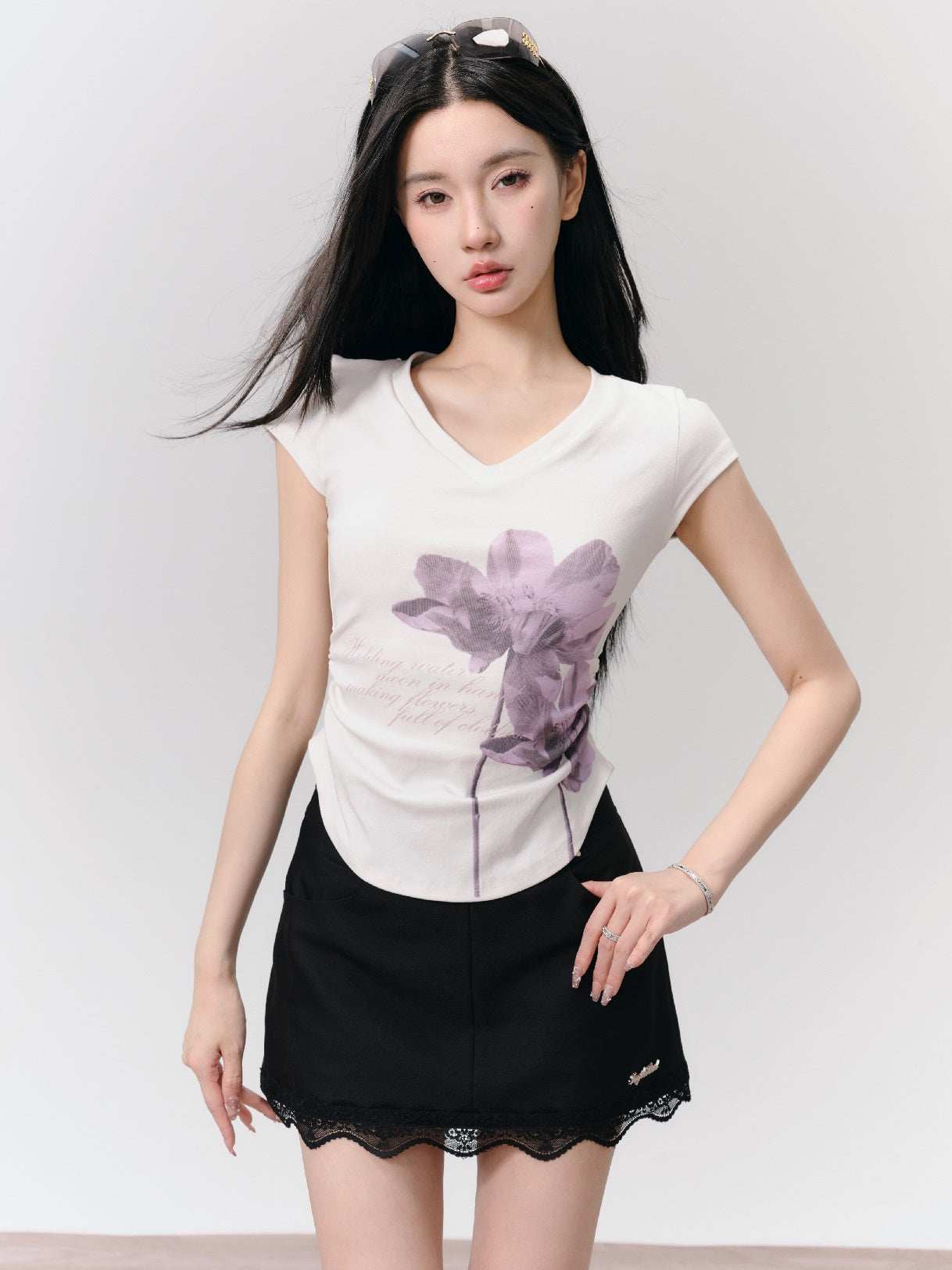 Flower Print V-neck Slim Fit T-shirt