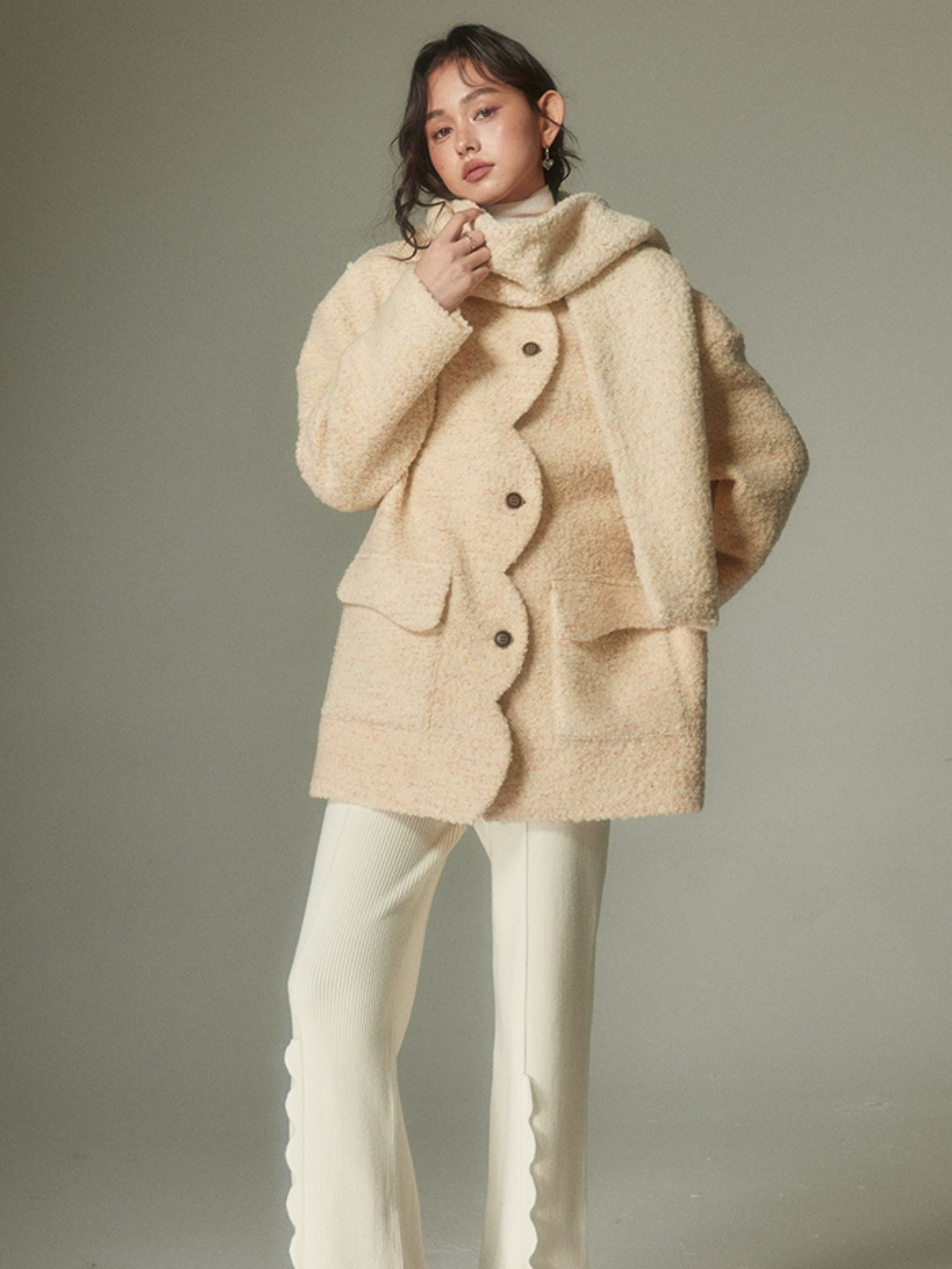 Round Neck Cloud Edge Coat