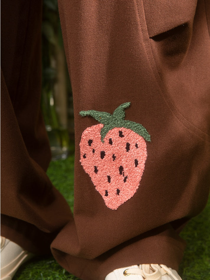 Pantalon lâche brodé de fraises rétro