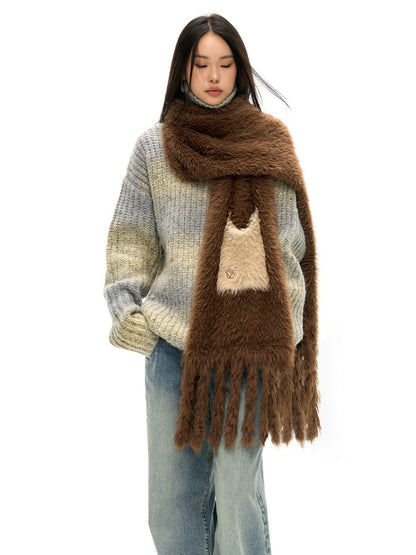 Contrast Pocket Tassel Muffler