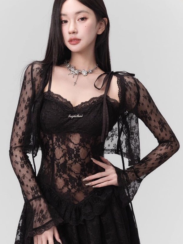 Dentelle petite robe noire douce et épicée