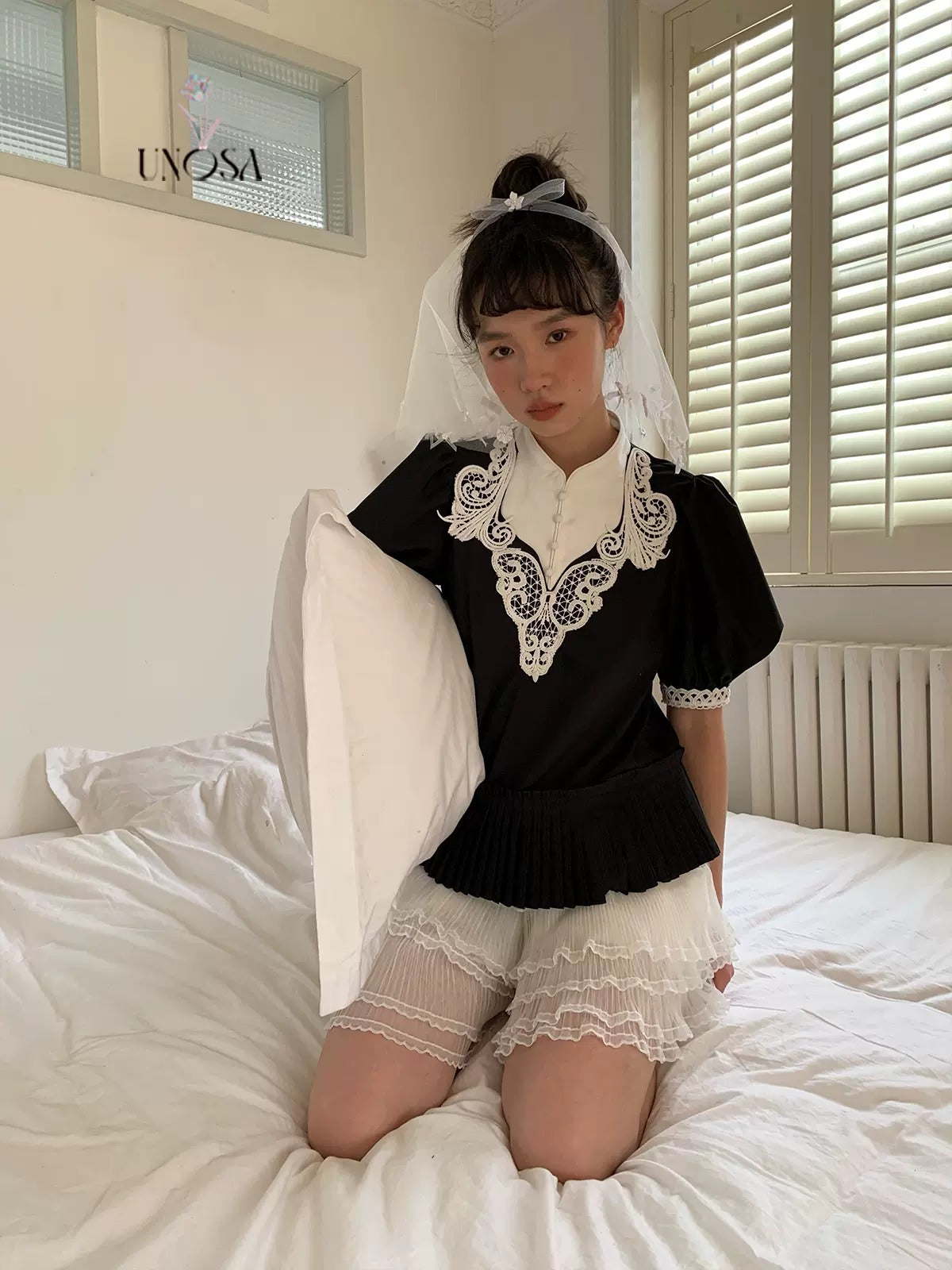 Monotone Lace Stitching Chinese Collar Puff Sleeve Shirt