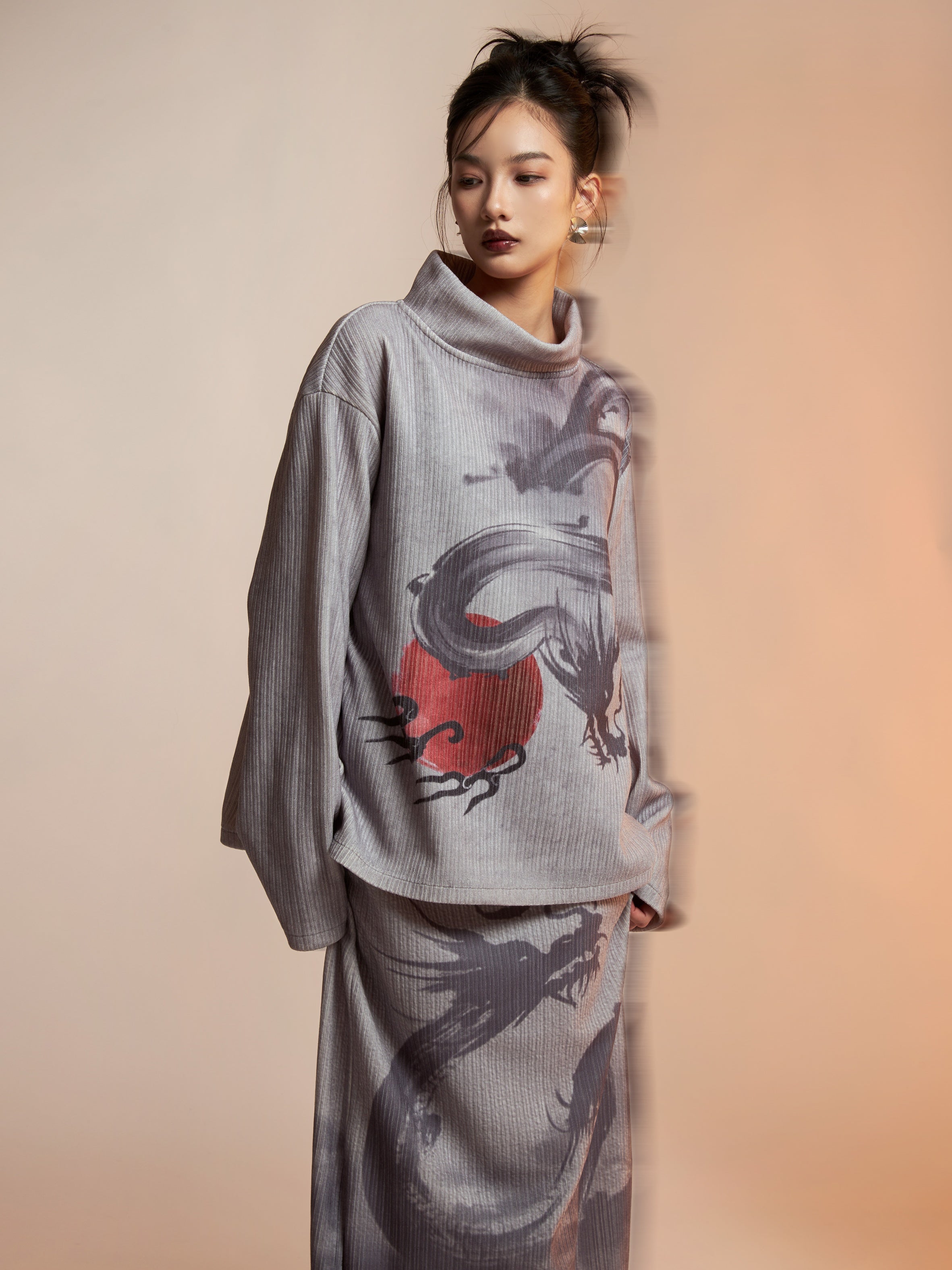 Dragon Printed Mock-Neck Cutsew ＆ Slit Box Skirt