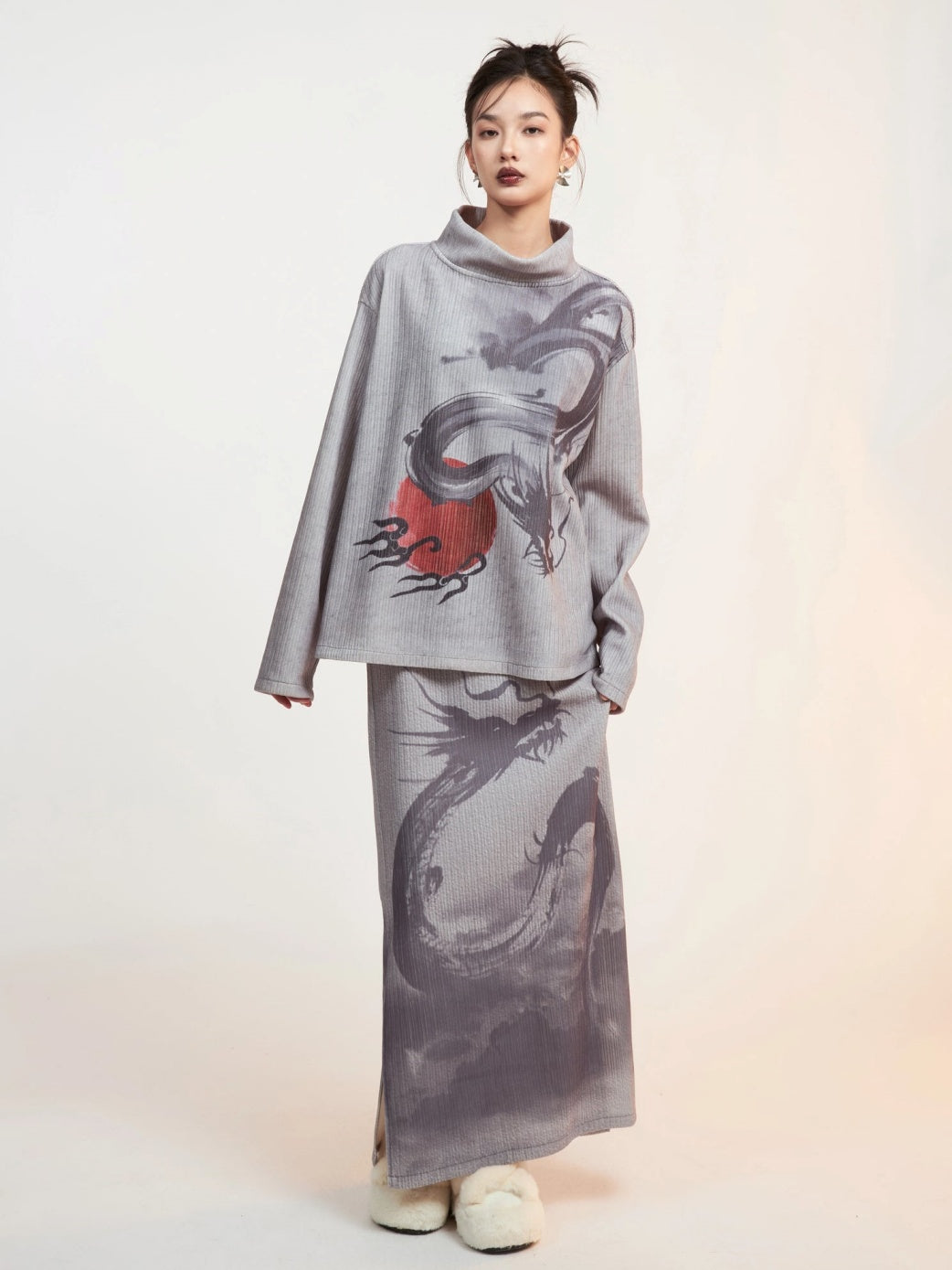 Dragon Printed Mock-Neck Cutsew ＆ Slit Box Skirt