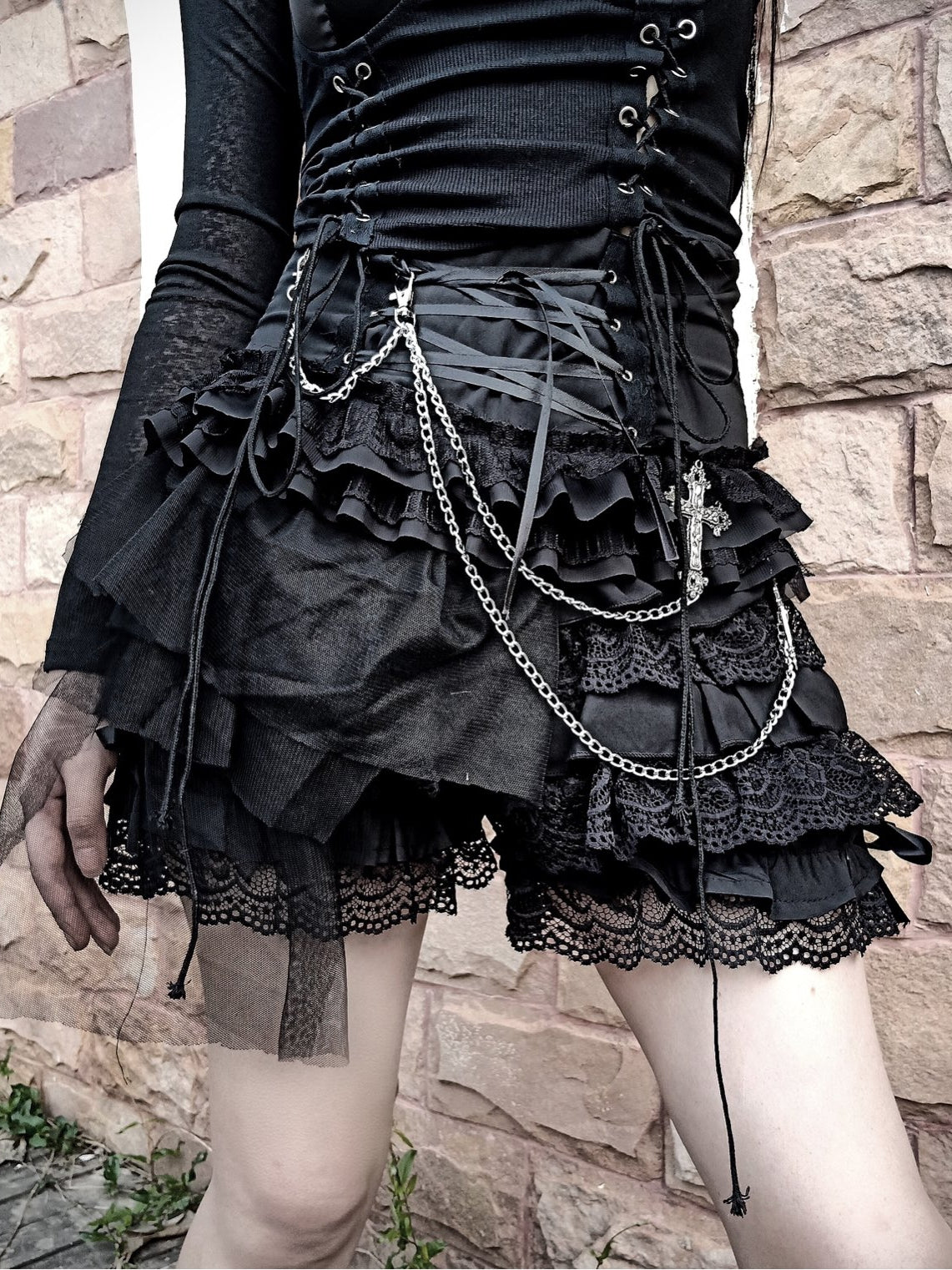 Gothic Lace Chain Short-Pants