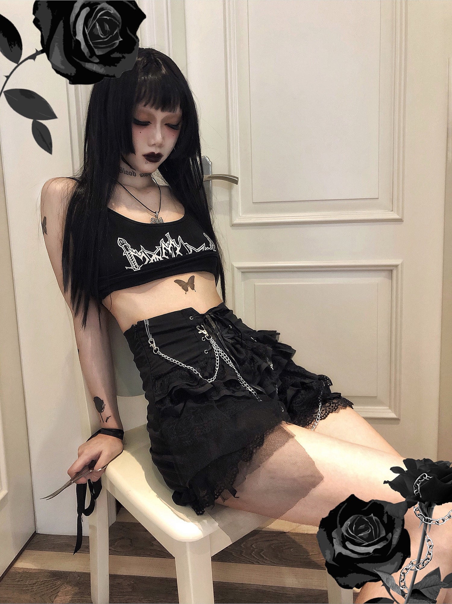 Gothic Lace Chain Short-Pants