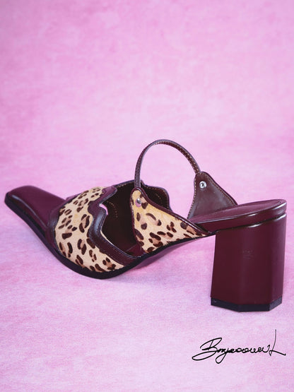 Modische Sandale mit modischer modischer Leoparden-Heel