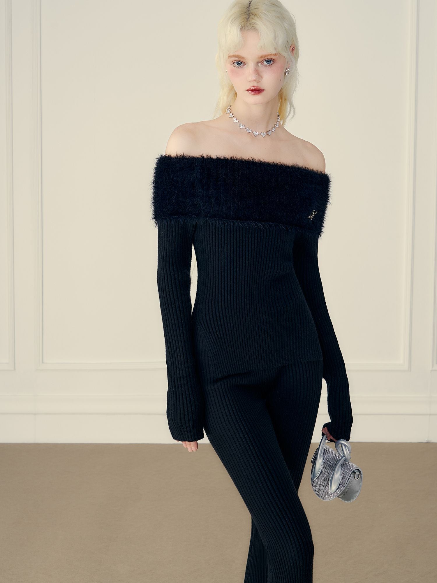 Off-shoulder Side-slit Fur Rib-knit