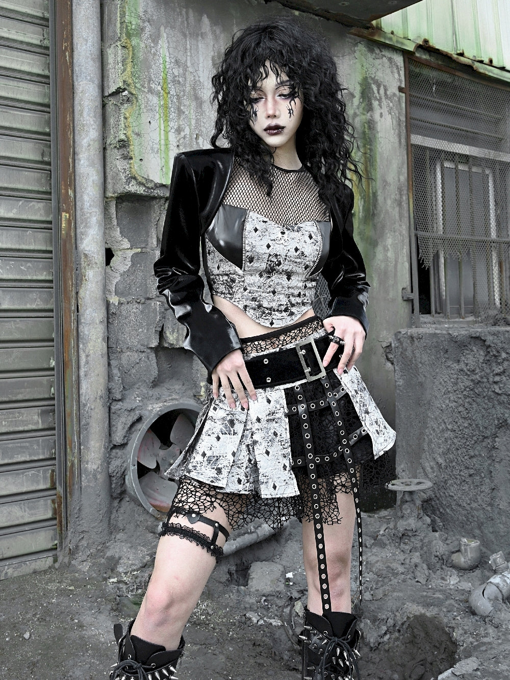 Gothic Short Pleats Lace Belt Skirt