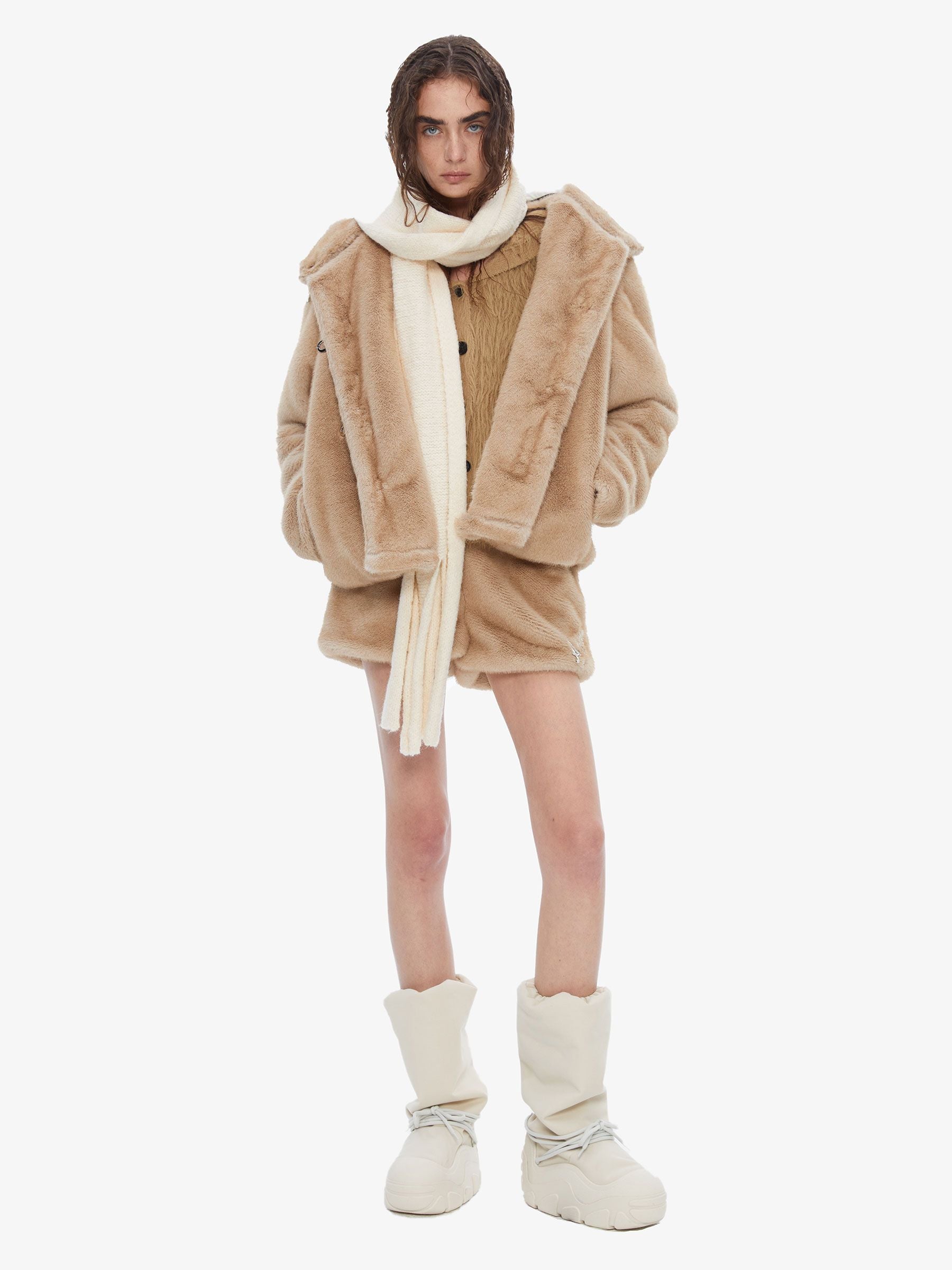 APPAREL/Fluffy Boa Keyneck Pullover-