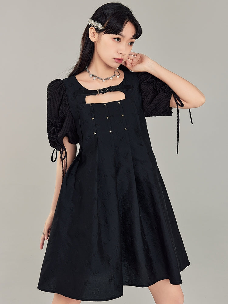 Robe noire rivet de boucle en cuir