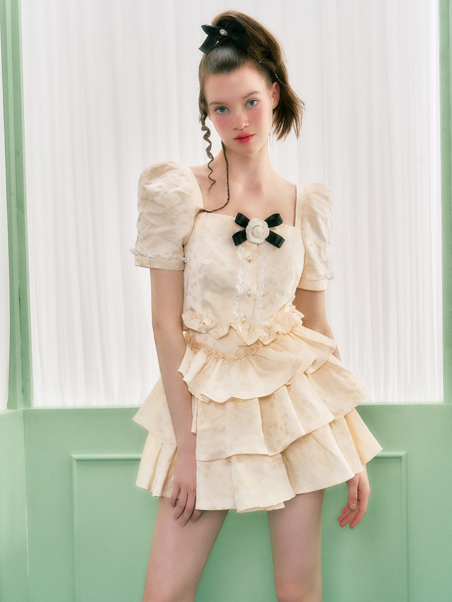 Jacquard Corsage Square Collar Lace Top ＆ Swan Skirt