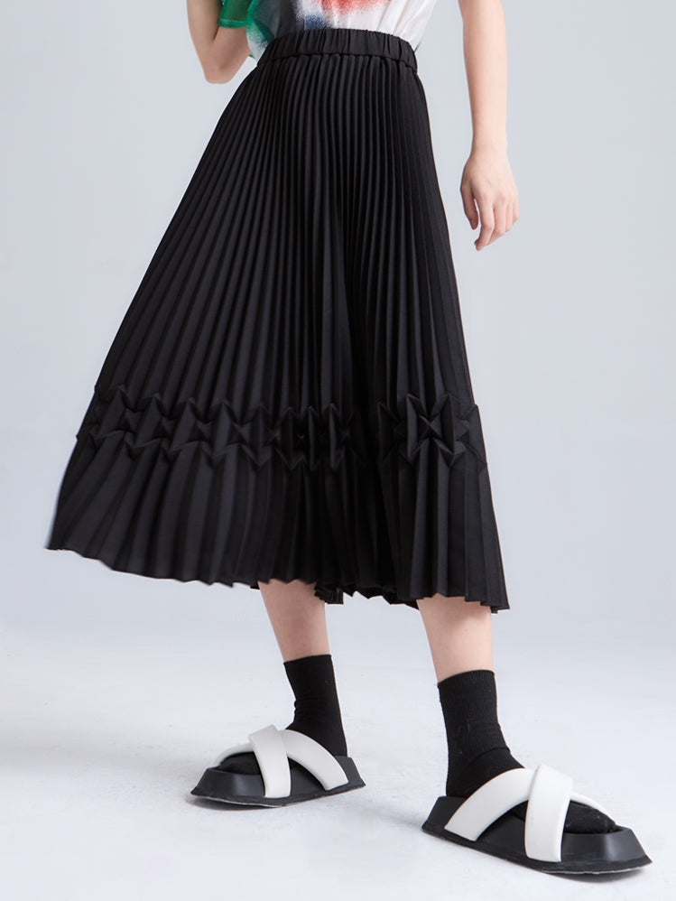 THREE-DIMENSIONAL PLEATED SKIRT