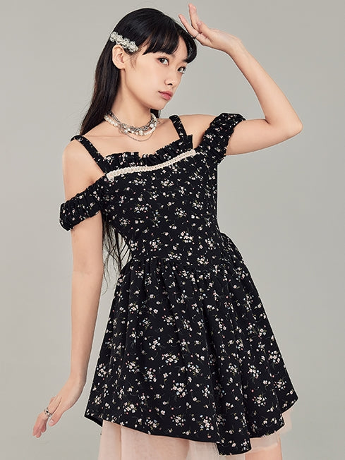 Robe à fleurs noire