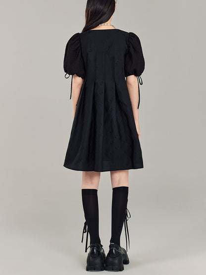 Robe noire rivet de boucle en cuir