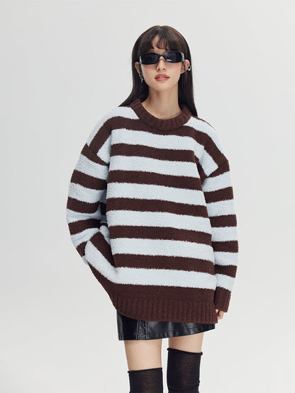 LOOSE BORDER SWEATER