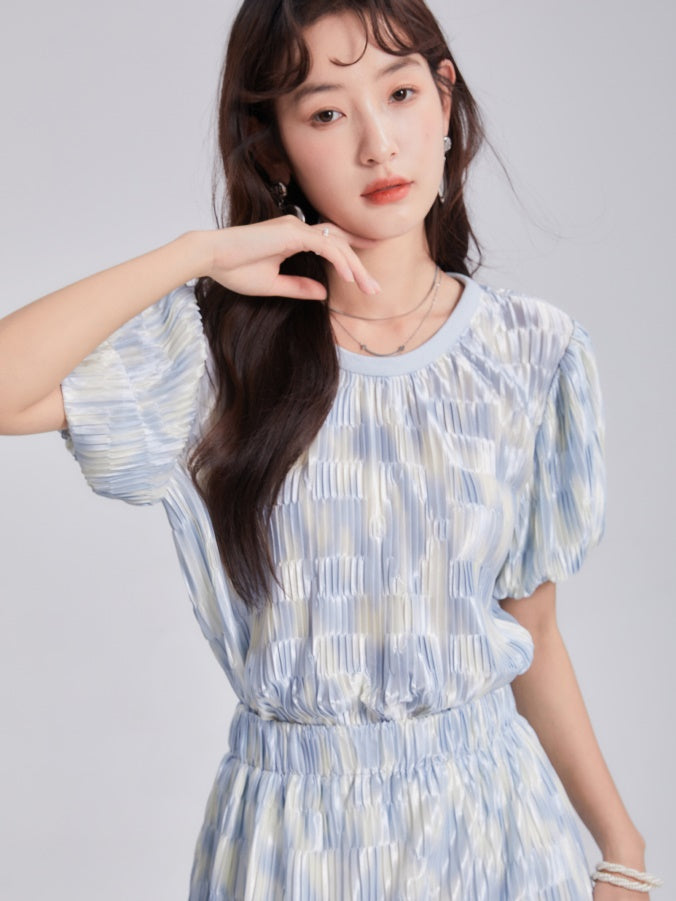 Gradient PLEATED SHORT-SLEEVED T-SHIRT &amp; SKIRT