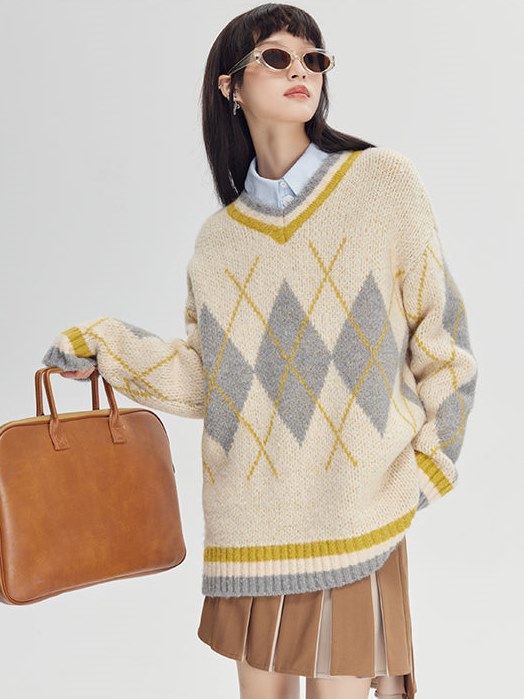 Classic Diamond V-neck Wool Sweater