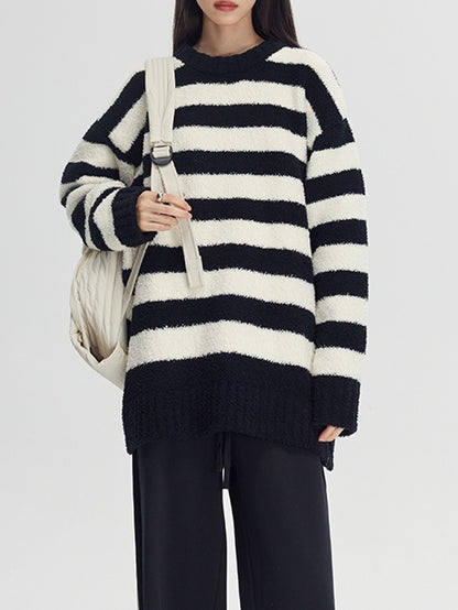 LOOSE BORDER SWEATER