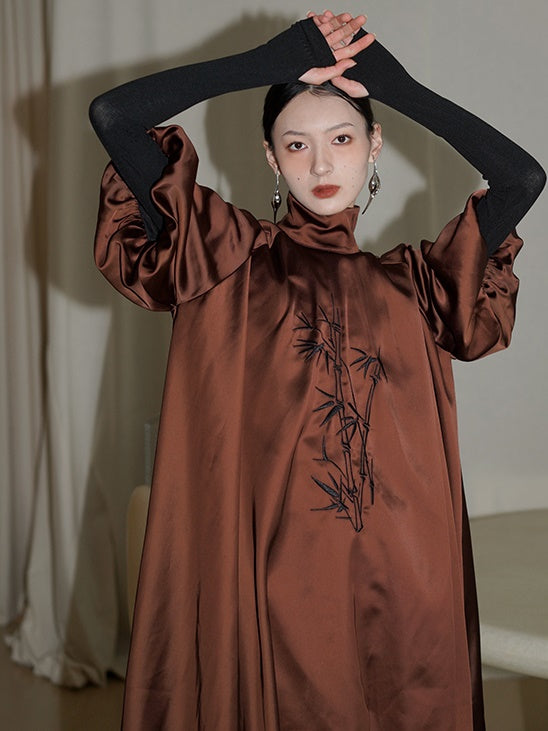 Neues chinesisches Stil besticktes zweiteiliger Kleid