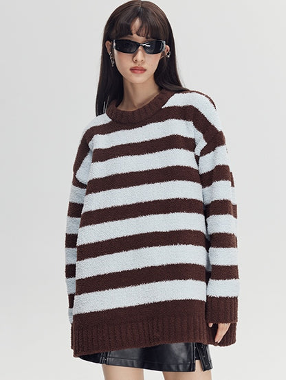 LOOSE BORDER SWEATER